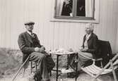 Kaffedags för syskonen Gustaf och Maja på Pettersbergs gård. 1930-tal
