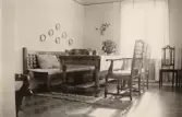 Möbelgrupp på Pettersbergs gård, 1930-tal