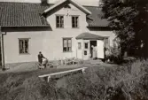 Köksingången österut på Pettersbergs gård, 1953