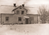 Baksidan av mangårdsbyggnaden på Pettersbergs gård, 1919