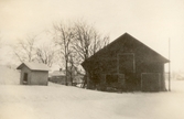 Stall och hundkoja på Pettersbergs gård, 1919