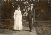 Herr och fru Larsson på Pettersbergs gård. 1920