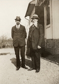 Far och son på Pettersbergs gård, 1918