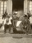 På trappan till Pettersbergs gård, 1920