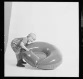 BARNMÖBLER OCH LEKSTUGA I WELLPAPP