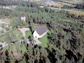 Flygfoto över Horndal, Avesta, och kyrkan 1967.