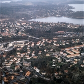 Flygfoto över del av Mölndal, okänt årtal. Kvarnbyn och Ryet mot Stensjön.