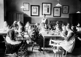 Flitiga elever har syslöjdsundervisning, 1930-tal