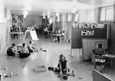 Förskola med lekande barn, 1950-tal