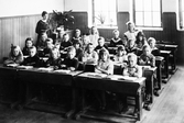 Skolklass i skolsal, 1920-tal