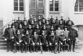 Poliser på Rådhusets trappa på Stortorget, ca 1900