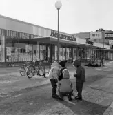 Barn i Markbackens centrum, 1960-tal