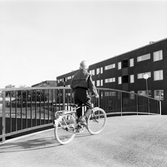 Cyklande pojke i Markbacken, 1960-tal
