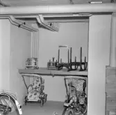 Barnvagnsförråd med barnvagnar, cyklar och kälkar i Markbacken, 1960-tal