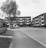 Parkering vid Pelarhuset i Norrby, 1960-tal