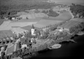 Flygfoto över Svärdsjö kyrka 1956.