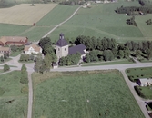 Flygfoto över Stora Skedvi och kyrkan 1967.