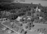 Flygfoto över Stjärnsund och kyrkan 1967.