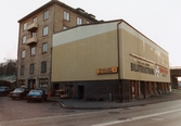 Kvarnbygatan 1 i Mölndal, omkring år 1986. I huset låg Moulin Rouge, restaurang och diskotek.