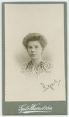 Porträtt på Signe Lundh Telegrafist i Jönköping, äldre syster till Svea Lundh-Ekman.