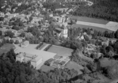 Flygfoto över Säter. Säters kyrka år 1953. Läs mer om Säters kyrka i boken: Dalarnas kyrkor i ord och bild.