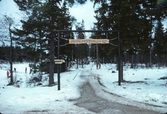 Vid starten på motionsslingan 2,5 km i Ånnaboda, februari 1983