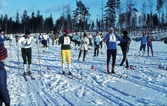 Deltagare på startlinjen vid distriktsmästerskapen i längdskidor i Ånnaboda, 1970-tal