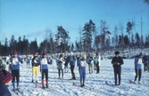 Vid startområdet för distriktsmästerskapen i längdskidor i Ånnaboda, 1970-tal