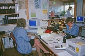 Tre kvinnor på kontoret vid Ånnaboda fritids- och konferensanläggning, maj 1993