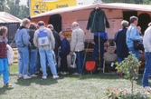 Försäljning av regnkläder på Vildmarksmässan i Ånnaboda, maj 1991