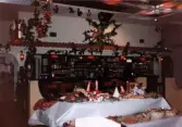 Julbord på Moulin Rouge, restaurang och diskotek med adress Kvarnbygatan 1 i Mölndal, år 1988.