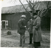 Huddunge sn, Persbo.
Drakenberg, Johansson och redaktör Lindén, 1939.