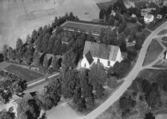 Flygfoto över Vika kyrka, 1956.