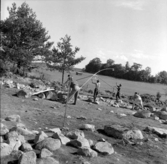 Svedvi sn Rallsta RAÄ 16 Arkeologisk undersökning utförd av Vlm / Henry Simonsson 1960-61.

Resning av fototorn.