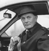 På väg för att kontrollera elmätare, 1970-tal