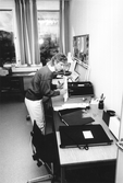 Sorteringsarbete på skrivcentralen, 1980-tal