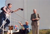 Media spelar in invigningstal vid invigning av oljetanken, 1999-06-02