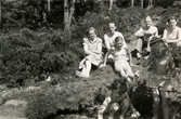 På väg till bad i Gravsjön, juli 1952. Från vänster: Faster Greta, Bror 