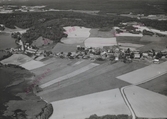 Flygfoto över VikaStrand. Ortnamns alternativ: Strand, Vika, Falu kommun.