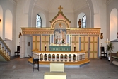 Altaromfattning och korskrank. St. Sigfrids kyrka, Nybro kommun, Kalmar län.