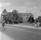 Cykel och gångtrafikanter på Storbron, 1970-tal