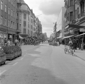 Många besökare på Storgatan, 1970-tal