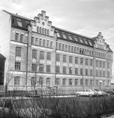 Parkering vid Örebro Skofabrik vid Klostergatan, 1970-tal