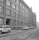 Bilar parkerade längst Fredsgatan 2, 4, 1970-tal