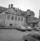 Parkering på innergården till Fredsgatan 4, 1975-01-23