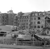 Två grävmaskiner fyller lastbil med rivningsmassa på Fredsgatan, 1970-tal