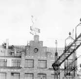 Master-skylten på taket på Östra bangatan 36, 1970-tal