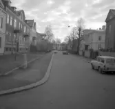 Parkerade bilar på Olaigatan, 1970-tal