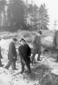 Nämnden samlas inför första spadtaget till Lillåns högstadieskola, 1965