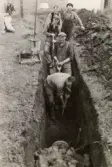 Solängen i Mölndal, juli 1943. Avloppsledning i Frejagatan.